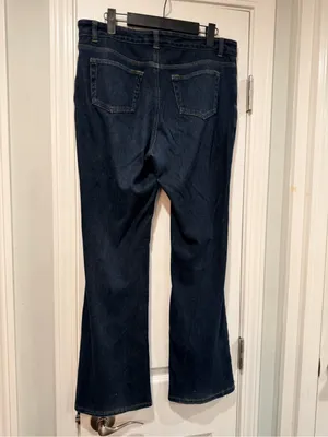 L.L.Bean Size 8 Regular Classic Fit Bootcut Stretch Dark Wash Denim Jeans thumbnail 3