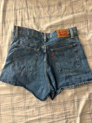Levi’s High Waisted Mom Shorts – Size 30 thumbnail 2
