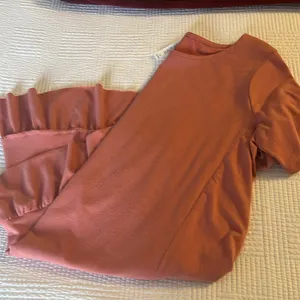 Zenana Premium Pink high low shirt with ruffled bottom, size small thumbnail 2
