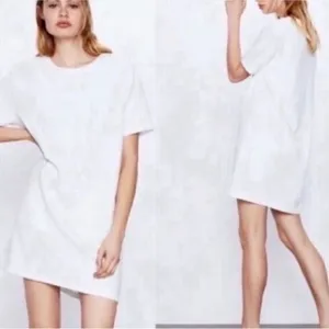 Zara Short Sleeve Sweater Dress. (Size Medium) thumbnail 2