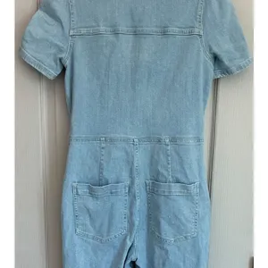 Avec Les Filles Light Wash‎ Denim Short Sleeve Button Front Utility Jumpsuit 26 thumbnail 13