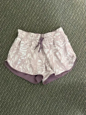 Lululemon Choose A Side Shorts thumbnail 3