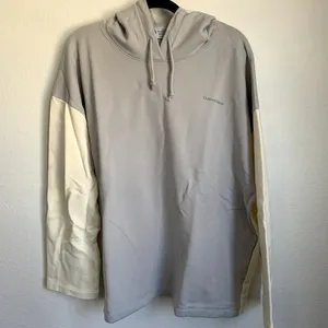 NWT Outdoor‎ Voices Soft Cotton Oversized Hoodie in Dove/Bone thumbnail 3