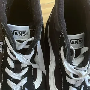 Vans Black and White Sk8-Hi Sneakers Women's Size 7.5 High Top Streetwear Suede thumbnail 10