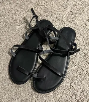 Universal Threads Black Strappy Sandals Size 9 thumbnail 1