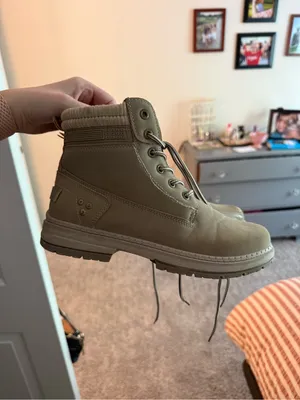 Women’s winter boots Size 8 thumbnail 2