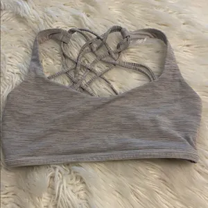 Lululemon size 6 Women's Strappy Gray Sports Bra excellent condition thumbnail 4