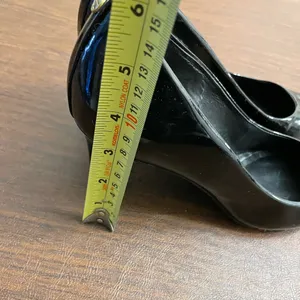 Tory Burch Patent‎ Leather Pumps thumbnail 5