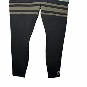 Bombshell Sportswear Perform Thigh-Highs Camo Leggings Size M High Rise Pockets thumbnail 6