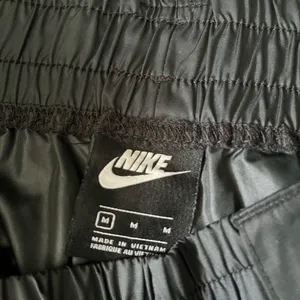 Nike Swoosh Black Cargo Joggers thumbnail 7