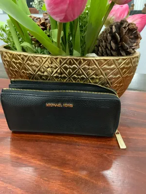 Michael Kors Multifunction Leather Wallet for Women - Black thumbnail 6