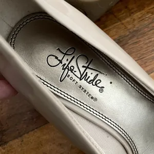 Life‎ Stride Soft System cream beige heels formal shoes classic thumbnail 2