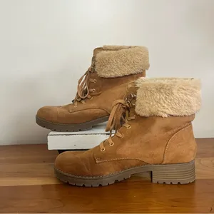 Women’s Old Navy‎ Sherpa Cuffed Lace Up Boots Size 10 Tan thumbnail 2