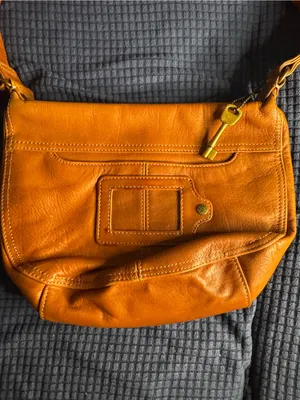 Vintage Fossil shoulder bag features a rich, warm tan leather thumbnail 8
