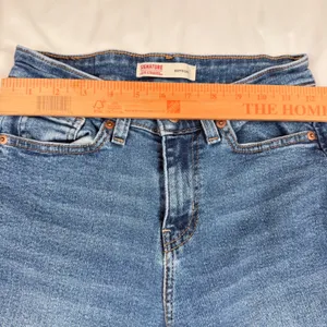 Signature by Levi Strauss Womens Boyfriend Jeans Medium Wash Blue Size 2 W26 thumbnail 9