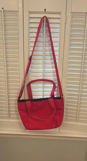 Hot pink Tommy Hilfiger bag thumbnail 1