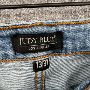 Judy Blue Dad Jean Light Wash Distressed Denim Raw Hem Size 13/31 thumbnail 3