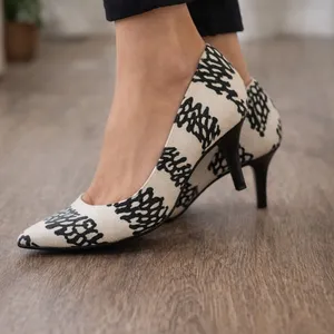Pointed thumbnail 2