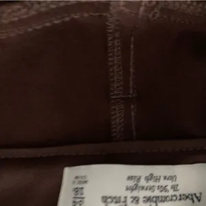 $99 Abercrombie & Fitch Brown Vegan Leather 90’s Straight Ultra High Rise Pants thumbnail 14