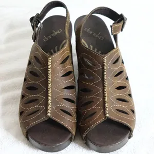 Dansko Rowena Brown Leather Embroidered Peep-Toe High Heel Clogs Size EU 40/US 9 thumbnail 2