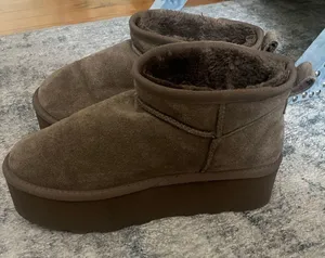 Cushionaire Hippy platform boots thumbnail 1