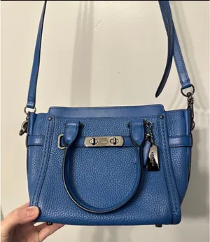 Crossbody thumbnail 1