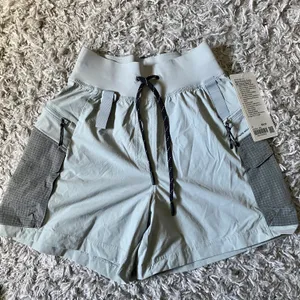 Lululemon Multi-Pocket Cargo High-Rise Hiking Short 5” thumbnail 7