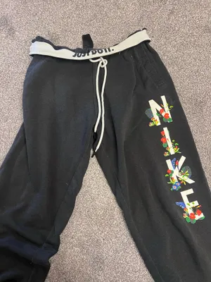 Nike Sweatpants thumbnail 1