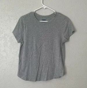 Old navy gray tee shirt thumbnail 1