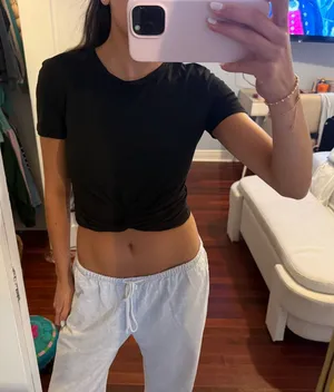 Black basic tee with knot in the front thumbnail 1