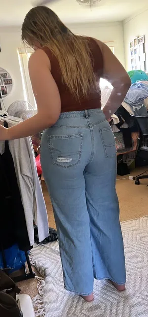 American Eagle High Waisted Ripped Mom Jean thumbnail 3