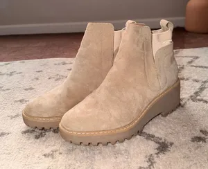 Tan boots Size 9 thumbnail 1