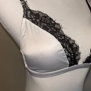 Victoria’s Secret Bralette thumbnail 2