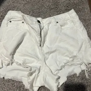 Aerie medium‎ white distressed shorts thumbnail 3