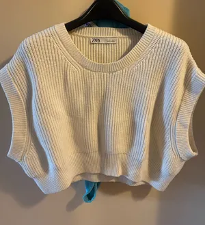 ZARA Sweater Knit Sleeve Short thumbnail 1