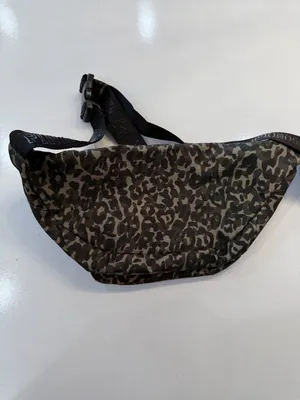 Victoria's Secret PINK Oversized Camo Belt Bag Crossbody Pack Fanny Pack thumbnail 8