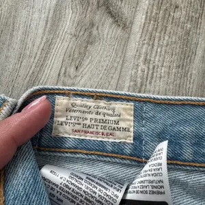Levi's Taille Haute Line 501 High Waist Ripped Cutoff Denim Shorts Size 28 thumbnail 5