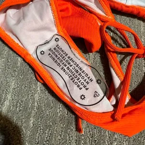 Zuvebamyo Bright Orange Ribbed Triangle String Tie Bikini‎ Small NWT Orange thumbnail 5
