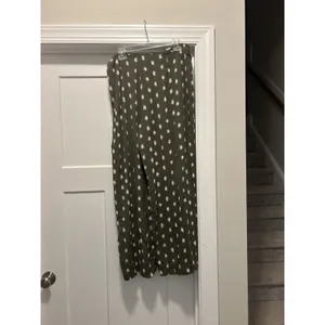 Est. 1946 Women’s Size 12 Wide Leg Pants Olive Green Boho Granola Teacher Casual Fun Zip thumbnail 9