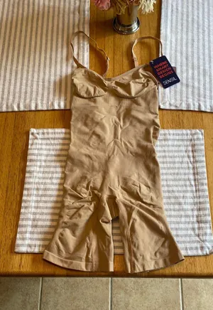 Shapewear Intimates Tan Size M thumbnail 1