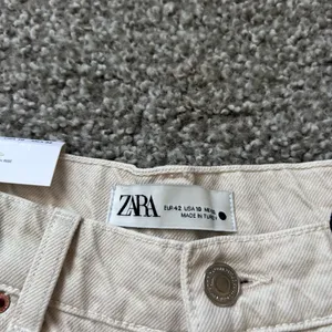 NWT Zara 90s Full Length Pants in Dusty Cream thumbnail 2