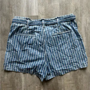 Women’s American Eagle pinstriped denim shorts thumbnail 2