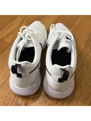 Size US 11 Nike Women’s Roshe One Running Shoes White/Black 844994 101 thumbnail 7