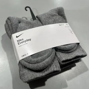 Nike Women's Grey Socks thumbnail 1