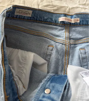 Levi’s Premium Wedgie Straight Jeans thumbnail 4