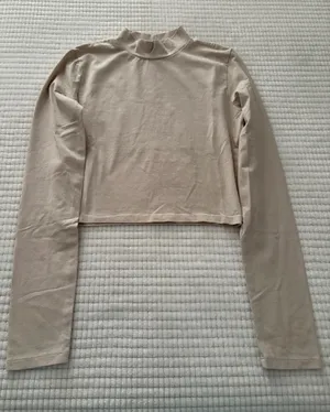 Zara Cream Cropped Long Sleeve Mock Neck Top Size S thumbnail 1