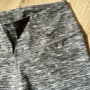 Nike Dri Fit Leggings thumbnail 2