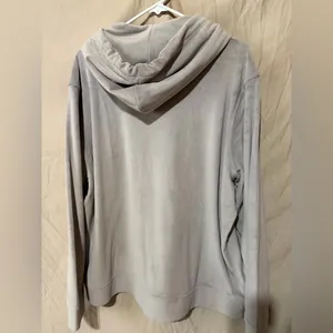 Barefoot dreams sweatshirt thumbnail 3