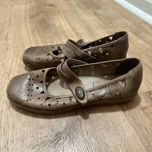 Umberto Raffini |‎ Ivanka Brown Leather Cut Out Mary Jane Flat Shoes, Size EU 38 thumbnail 3