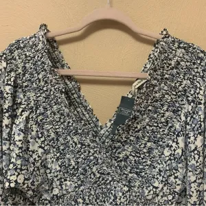 Abercrombie & Fitch Smocked Long Sleeve Blouse Size Medium NWT New thumbnail 3